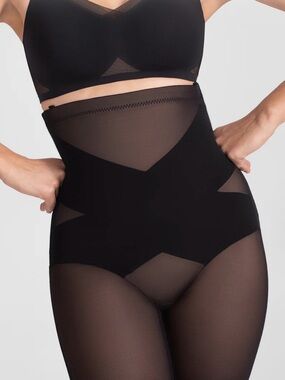 HONEYLOVE - SuperPower Mid-Waist Short - NWT